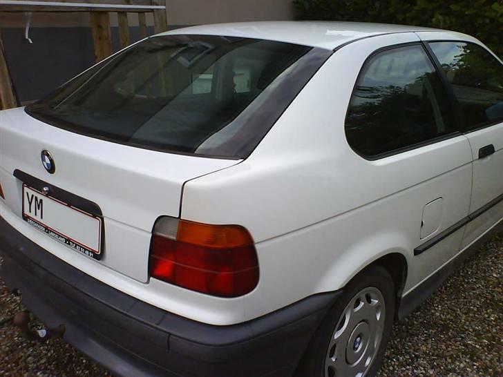 BMW 316i Compact *SOLGT* billede 4