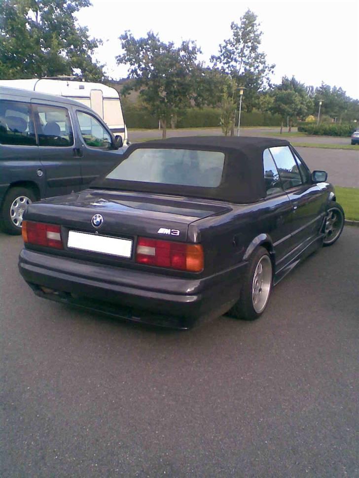 BMW e30 325i cabrio. SOLGT billede 2