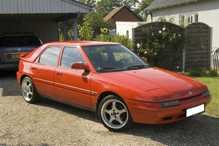 Mazda 323F GT *Solgt* billede 11