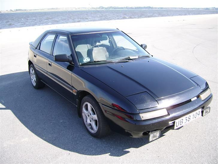Mazda 323F **Solgt** billede 1