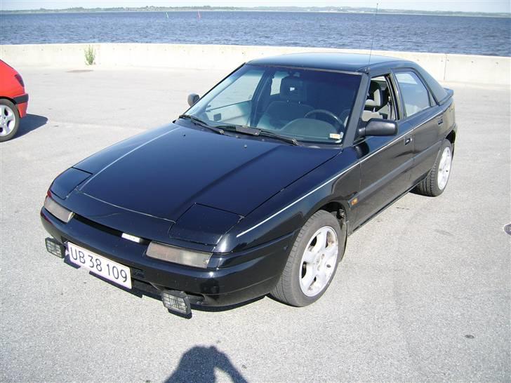 Mazda 323F **Solgt** billede 2