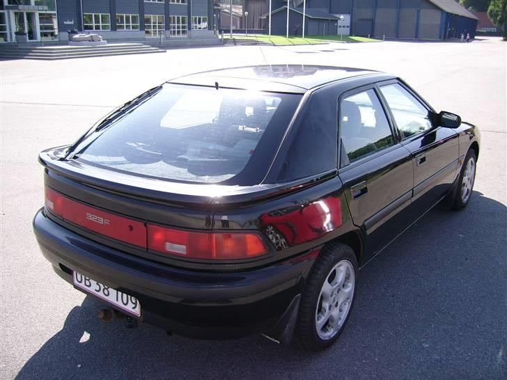 Mazda 323F **Solgt** billede 5
