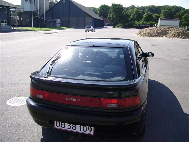 Mazda 323F **Solgt** billede 7