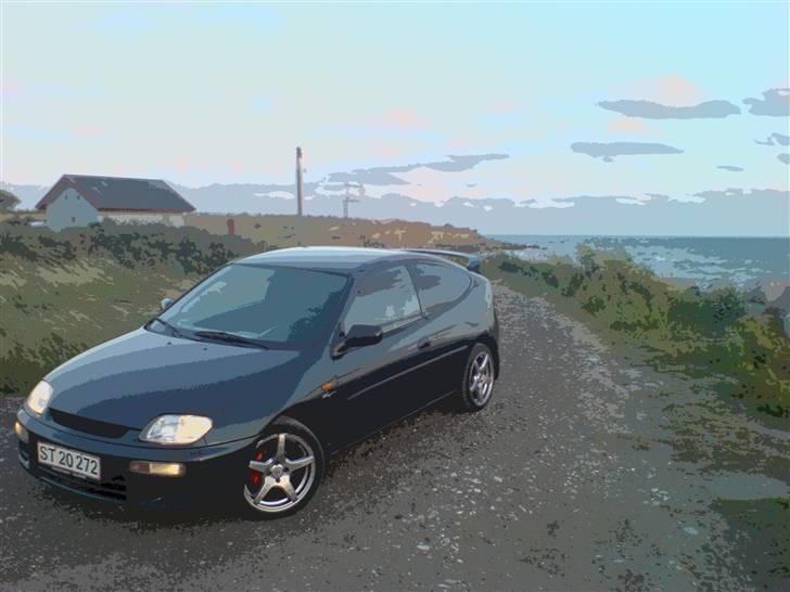 Mazda 323c  Totalskadet billede 1