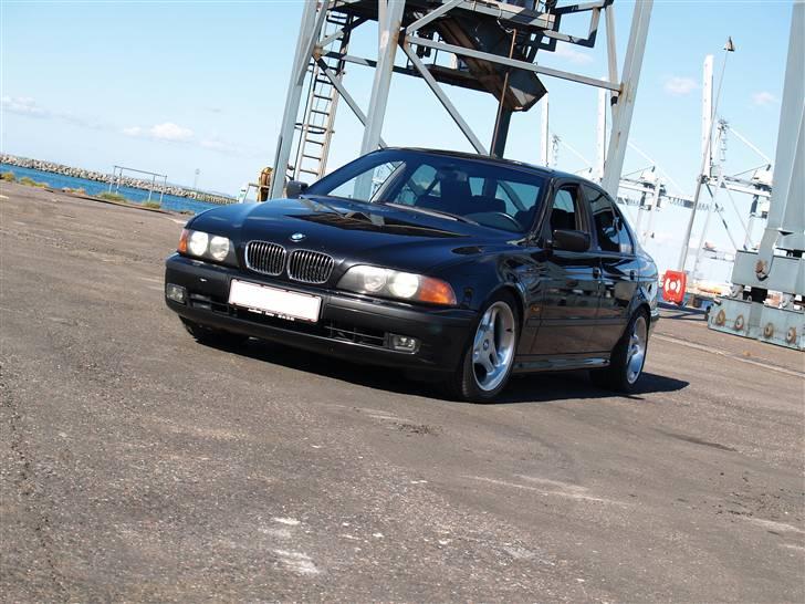 BMW E39 540i SOLGT billede 2