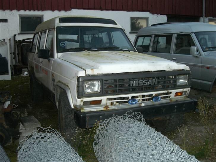 Nissan patrol 1987 solgt - den er ikke køn men den køre godt. billede 1