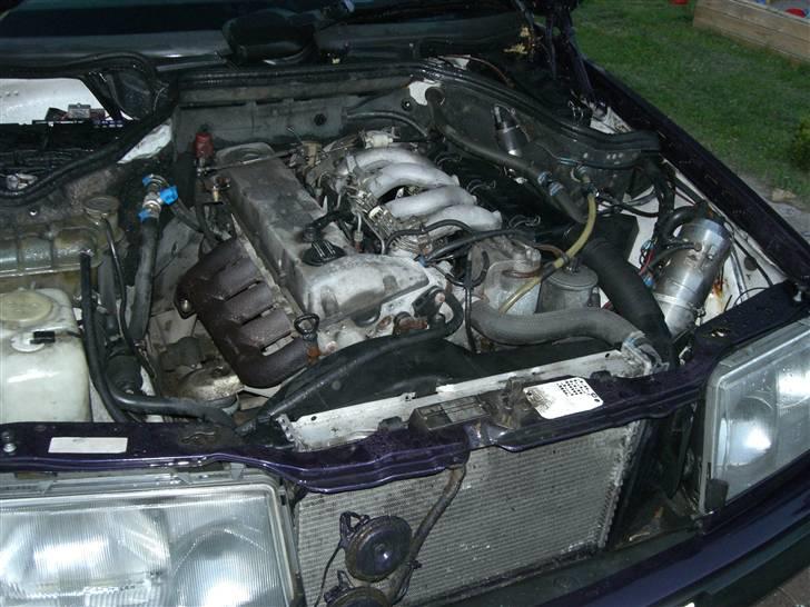 Mercedes Benz w124 1988 solgt - her er lige et billede af hesten..den lyder lidt sjovt nå der mangler en cyl.. billede 3