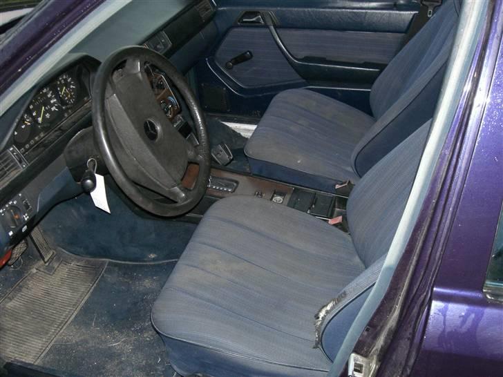 Mercedes Benz w124 1988 solgt - ups har sku lige glemt at støvsuge... billede 4