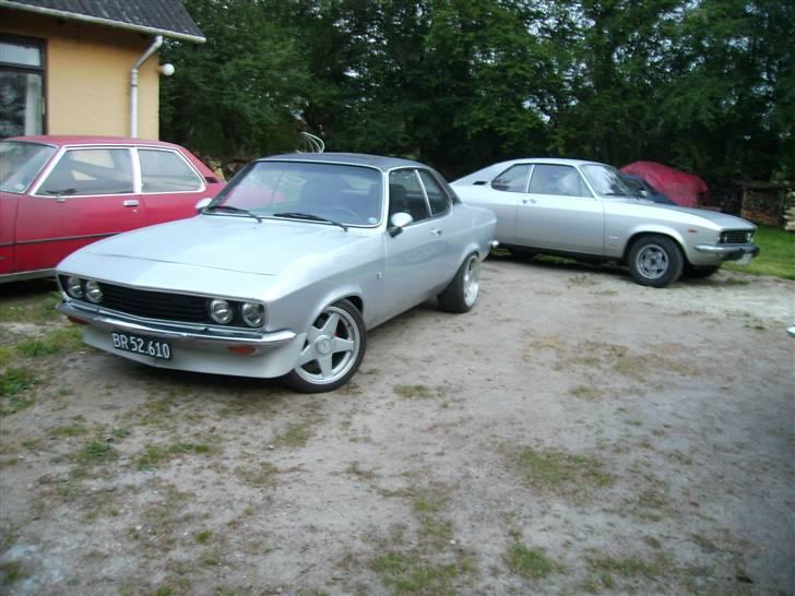 Opel Manta A 2,4 Turbo - Sammen med min kammerats 1,9s Manta A billede 9