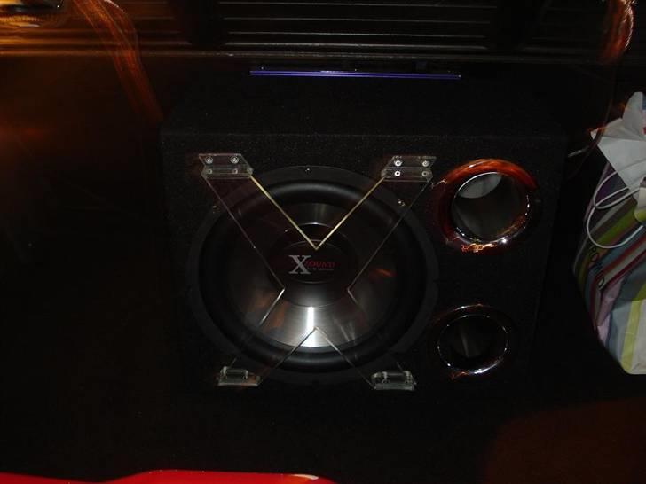 Peugeot 306 XR 'solgt' - Tak Kristian for den fede bas jeg har fået, hehe så kan jeg få hørt noget ordenligt musik ;) billede 19