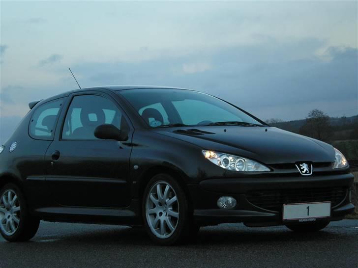 Peugeot 206 S16 - Her kan ma se Angel Eyes Forlygterne.   Her med vinter-fælgene:) billede 3