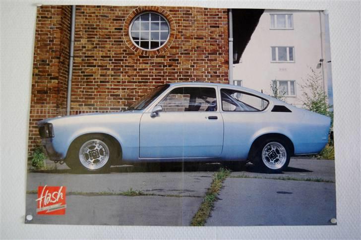 Opel Kadett C Coupé "ÜBERGEIL" - Plakaten fra bladet "FLASH" hænger stolt på kontoret billede 18