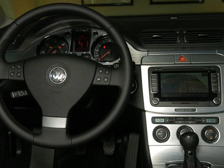 VW Passat Variant Highline (SOLGT) - Alu på instrumentbræt og på rat billede 10