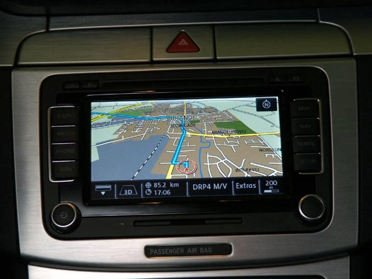 VW Passat Variant Highline (SOLGT) - 3D navigation med touchscreen og harddisk billede 11