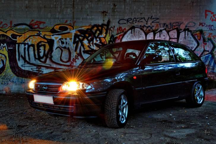 Opel Astra F SOLGT  - den står da flot ikke  billede 1