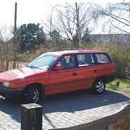 Opel Astra F van *SOLGT*