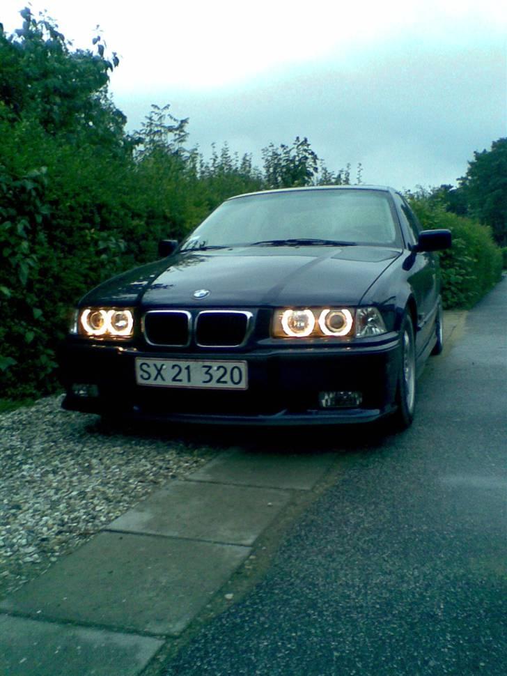 BMW 320i Sedan  billede 14