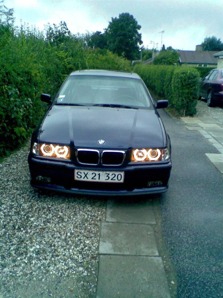 BMW 320i Sedan  billede 16