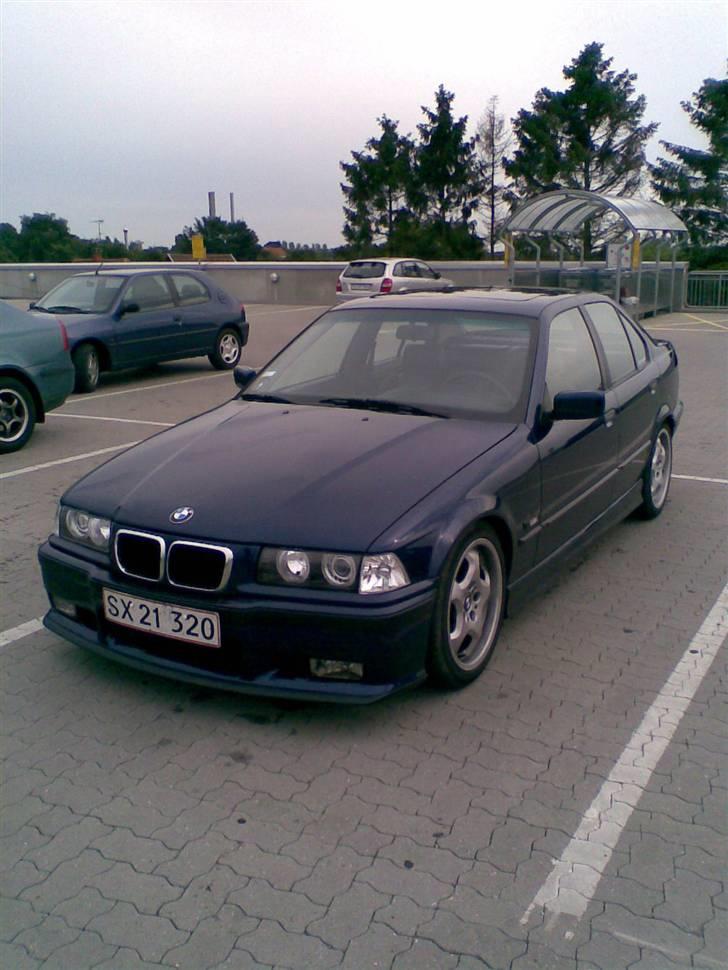BMW 320i Sedan  billede 17