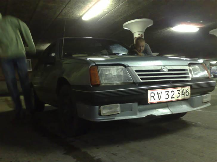 Opel ascona cc(projekt) DØD :( - der er nu anden front på, men mit digi virker ikk :( billede 1