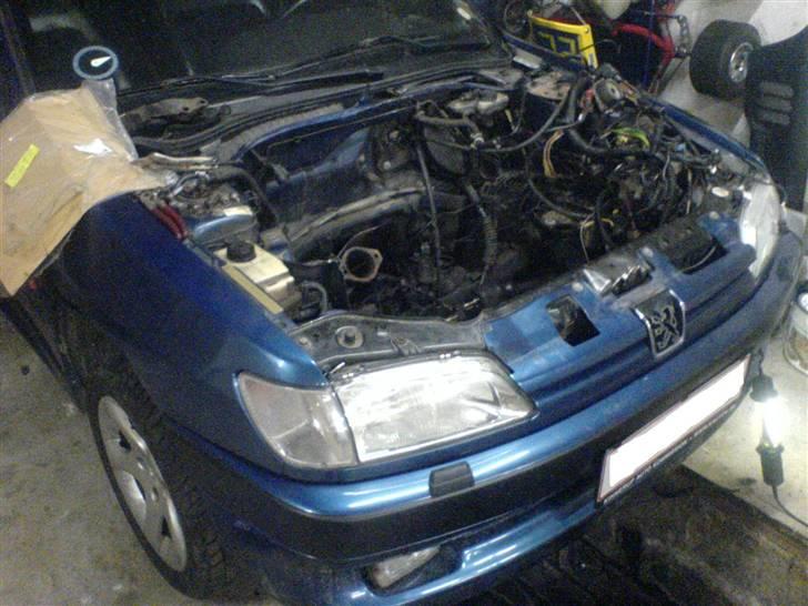 Peugeot 306 S16 SOLGT 12/10 - hovsa hvor motoren... var defekt motor i den da jeg købte den.. billede 9