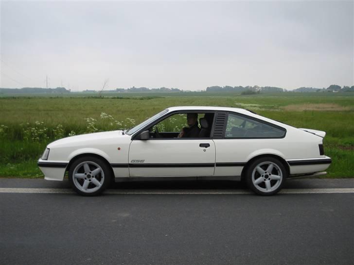 Opel monza 3000 24v billede 15