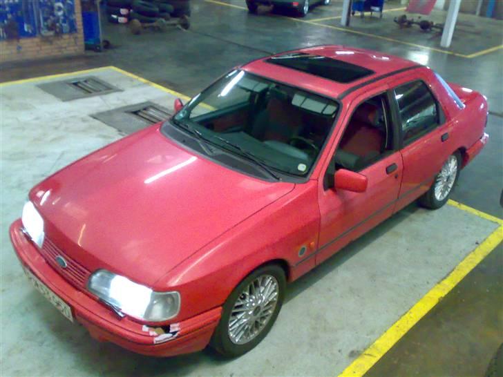 Ford Sierra 2.0i GLX SOLGT - Soltaget er selvfølgelig uundværligt. Dog havde det været fedt hvis det var elsoltag... billede 12