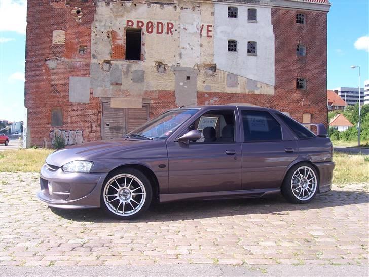 Ford Escort UNiQ*Total Skadet billede 1