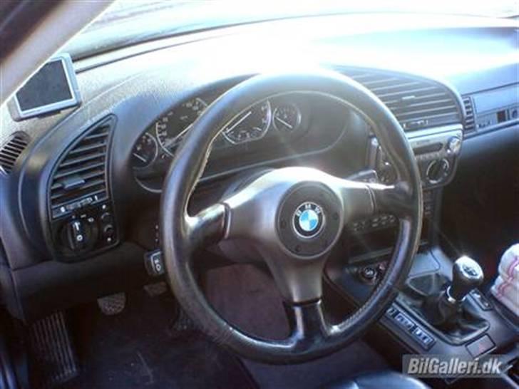 BMW E36 320i SOLGT billede 10