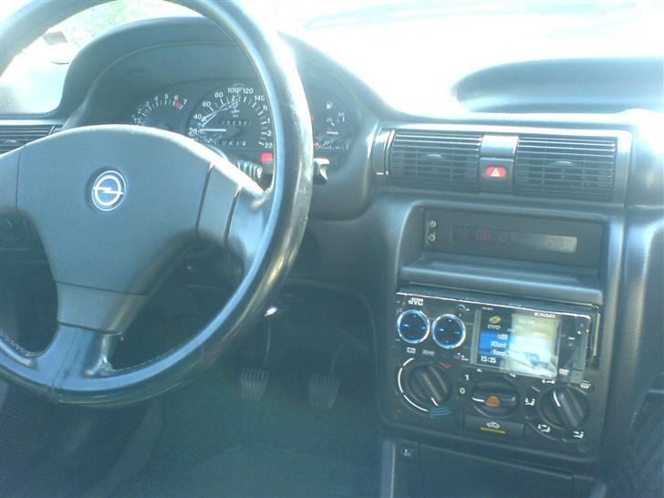 Opel Astra f Solgt - rattet og anlæget  billede 11