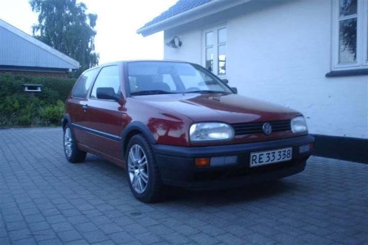 VW Golf 3 1,8I (DØD) - sån så den ud da jeg købte den.. billede 2