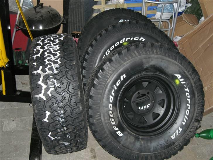 Datsun patrol Solgt - nye dæk billede 12