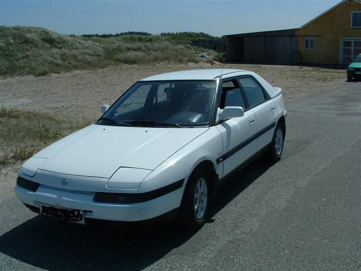 Mazda 323F **SOLGT* billede 2