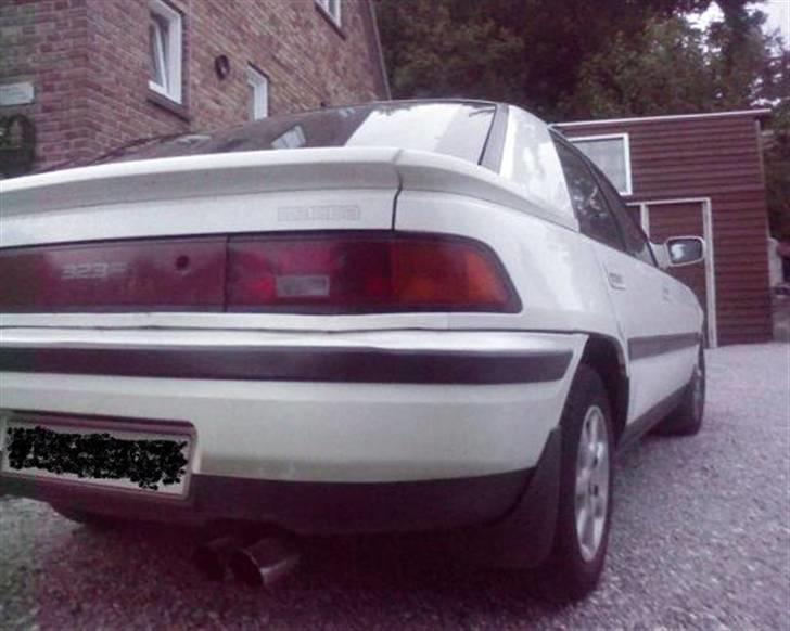 Mazda 323F **SOLGT* billede 4