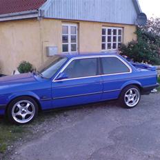 BMW 323i solgt