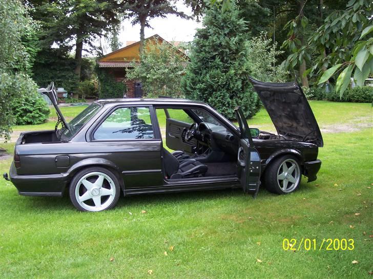 BMW E30 320i/325i Rustet væk. - De gamle fælge (2stk skæve) billede 12