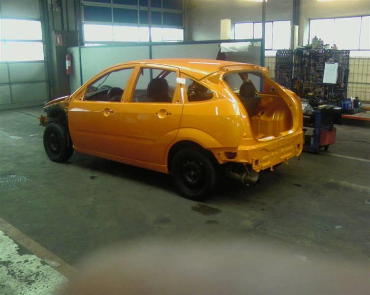 Ford Focus "Solgt" - Lige kommet tilbage fra maler! Taget med fon billede 17