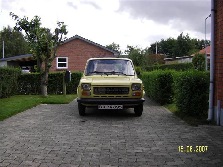 Fiat 127 special - Og efter en tur i malerboksen kom den til at se sådan her ud billede 9