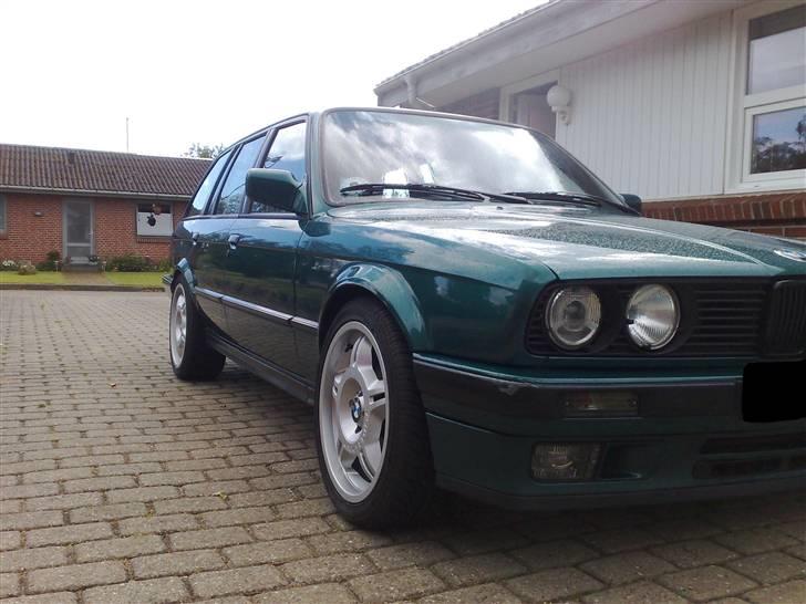 BMW E30 325 i Touring (SOLGT)  billede 2