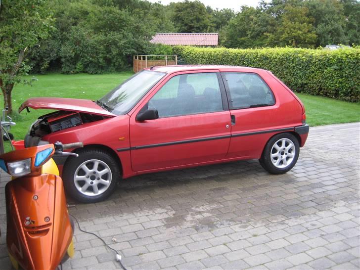 Peugeot 106 S * Solgt  - Tjaa der skal jo lades strøm på (: billede 14