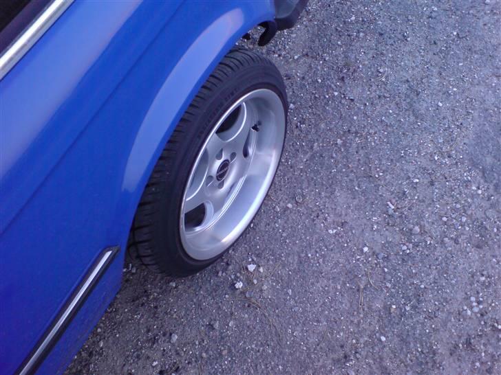 BMW 323i solgt billede 3