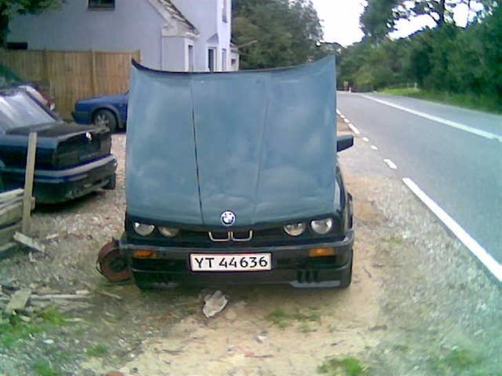 BMW 320i solgt billede 1