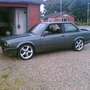 BMW 320i/2,4TD (SOLGT)