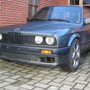 BMW 320i/2,4TD (SOLGT)