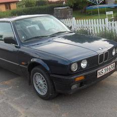 BMW 320i  ***SOLGT***