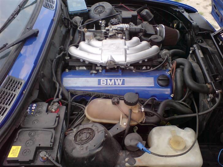 BMW 323i solgt billede 7