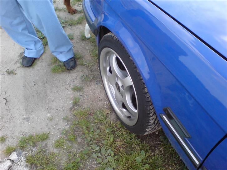 BMW 323i solgt billede 11