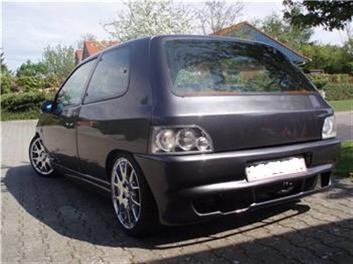 Renault clio - totalt skadet :( billede 3