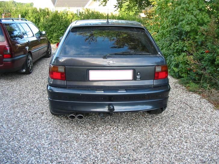 Opel Astra Gsi - Fandt en anden bag kofanger så den skal lige males i den rigtige farve billede 7