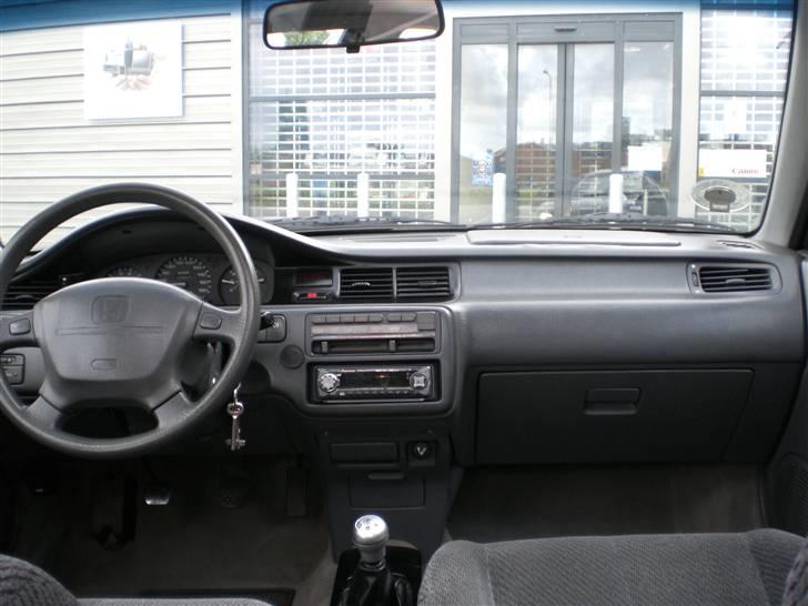 Honda Civic *SOLGT* - Den lidt kedelige kabine, men har da tænkt tanken om at skulle male den sort/hvid  billede 9